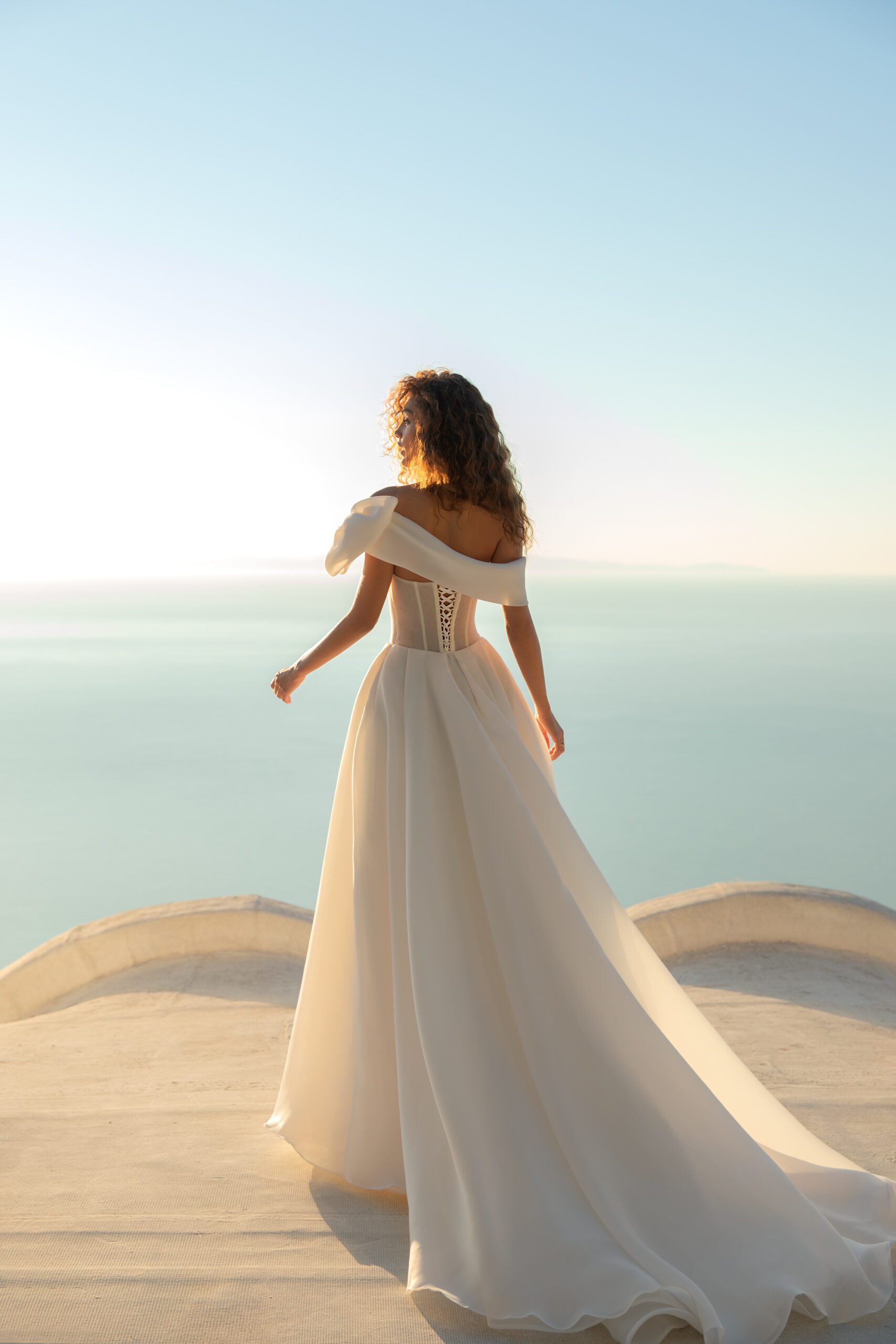 Glamouröser Hochzeitsstil: Glitzernde Details und luxuriöse Stoffe sorgen für den Wow-Effekt